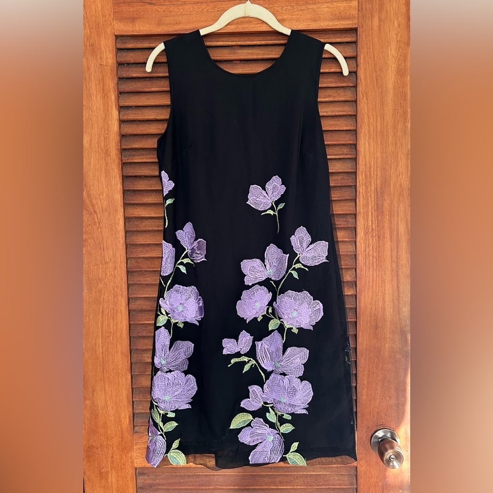 KARL LAGERFELD Beautiful Embroidered Floral Cocktail Dress Size 4